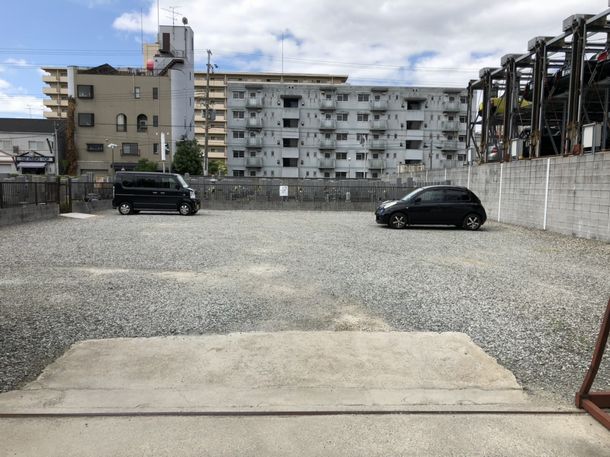 月江院会館の駐車場