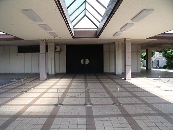 小林斎場の式場入口