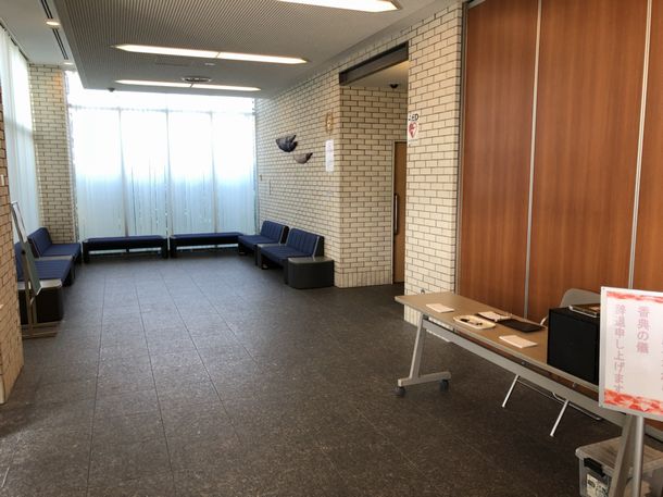 大阪市立鶴見斎場の受付及びロビー