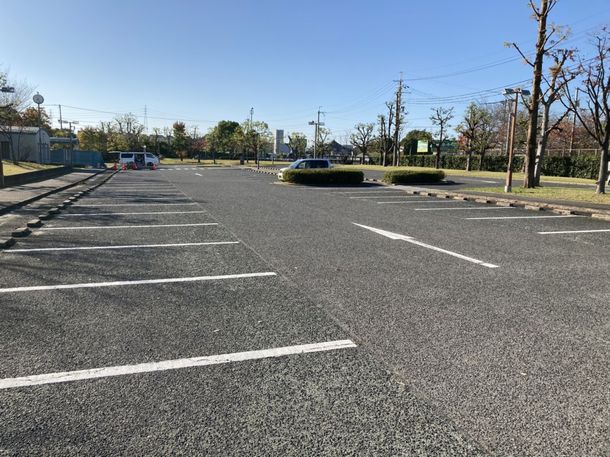 大阪市立瓜破斎場の西側駐車場